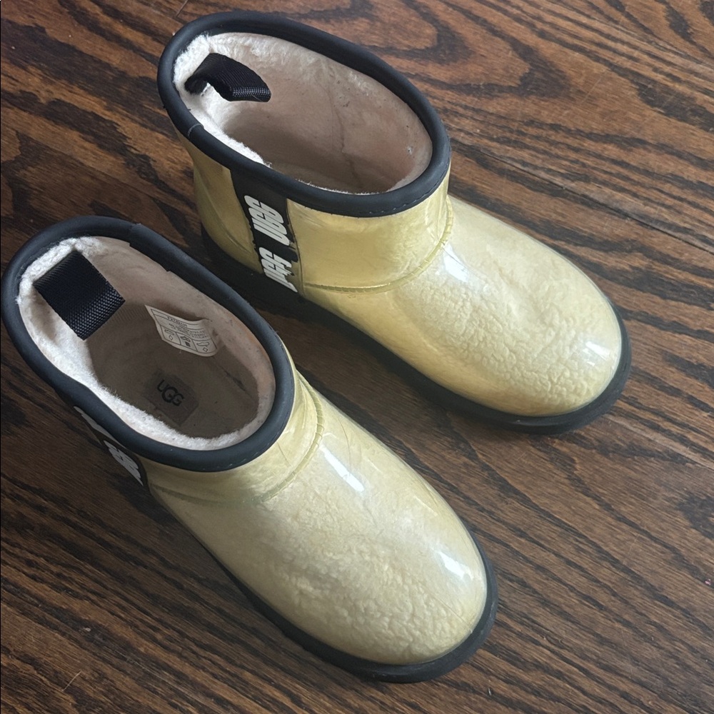 Ugg Big Kid Classic Clear Mini Boot 2